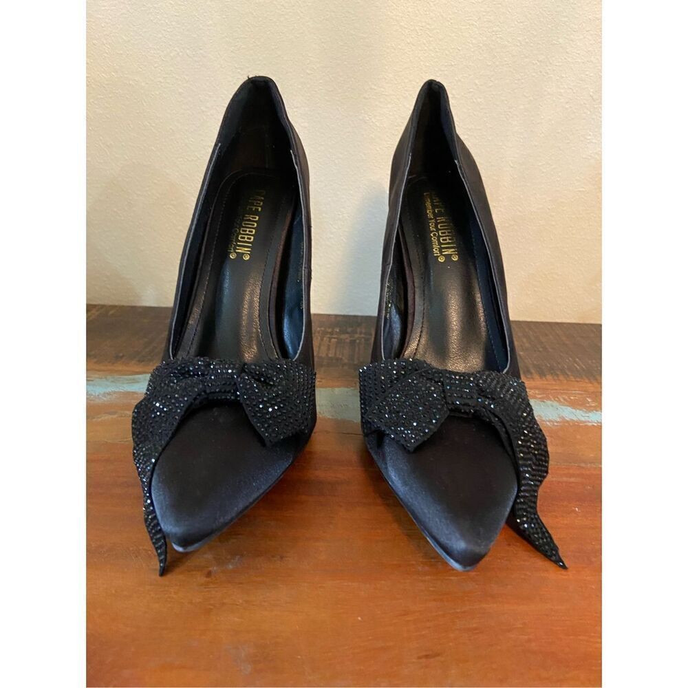 Cape Robbin bow silk pump
